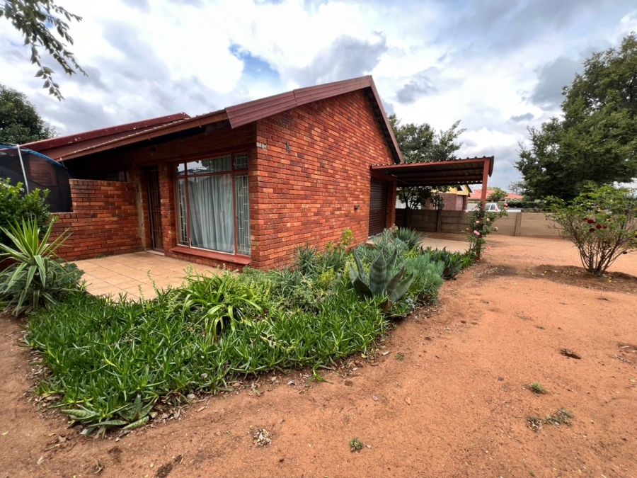 3 Bedroom Property for Sale in Lourierpark Free State